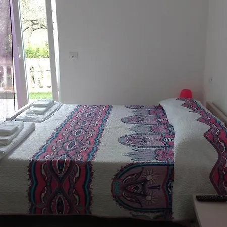 La Vie Est Belle Couette-café