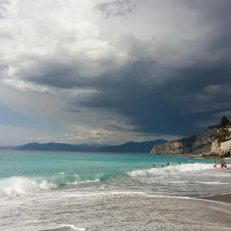 La Vie Est Belle Couette-café Finale Ligure