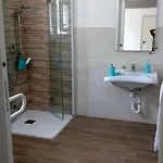 La Vie Est Belle 3*