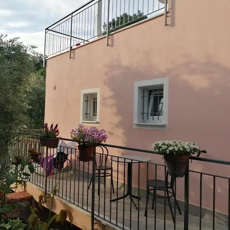 La Vie Est Belle 3*