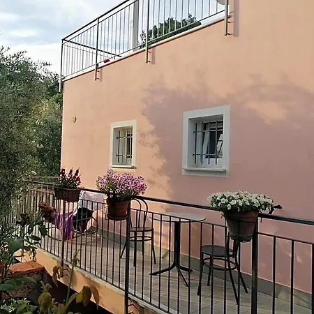 La Vie Est Belle B&B 피날레리구레