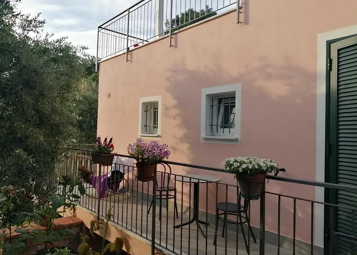 La Vie Est Belle 3*